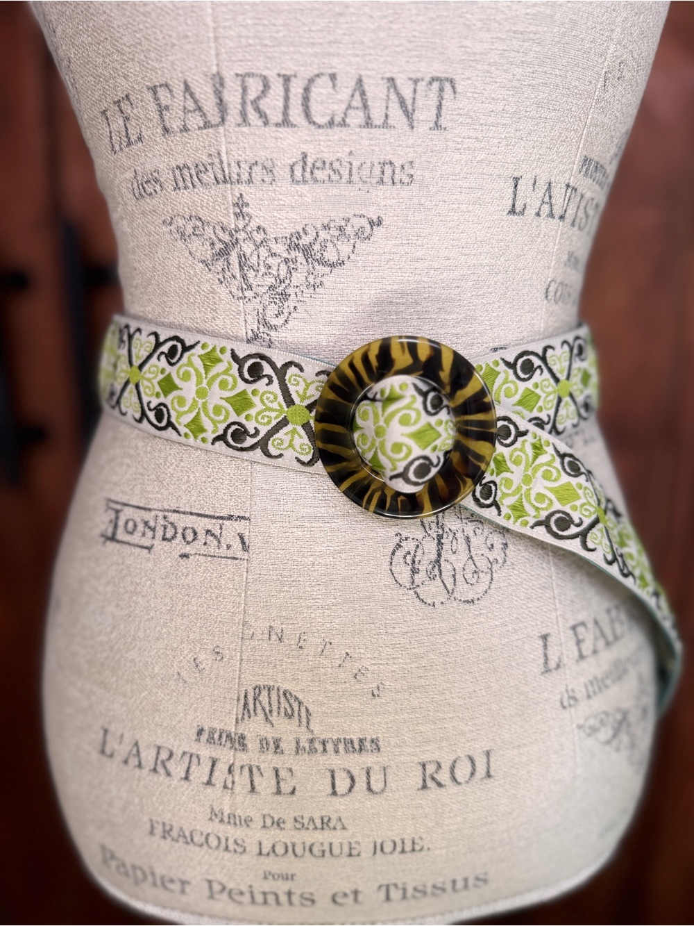 Green Patterned Fabric Waist Belt with Tortoiseshell Round Buckle